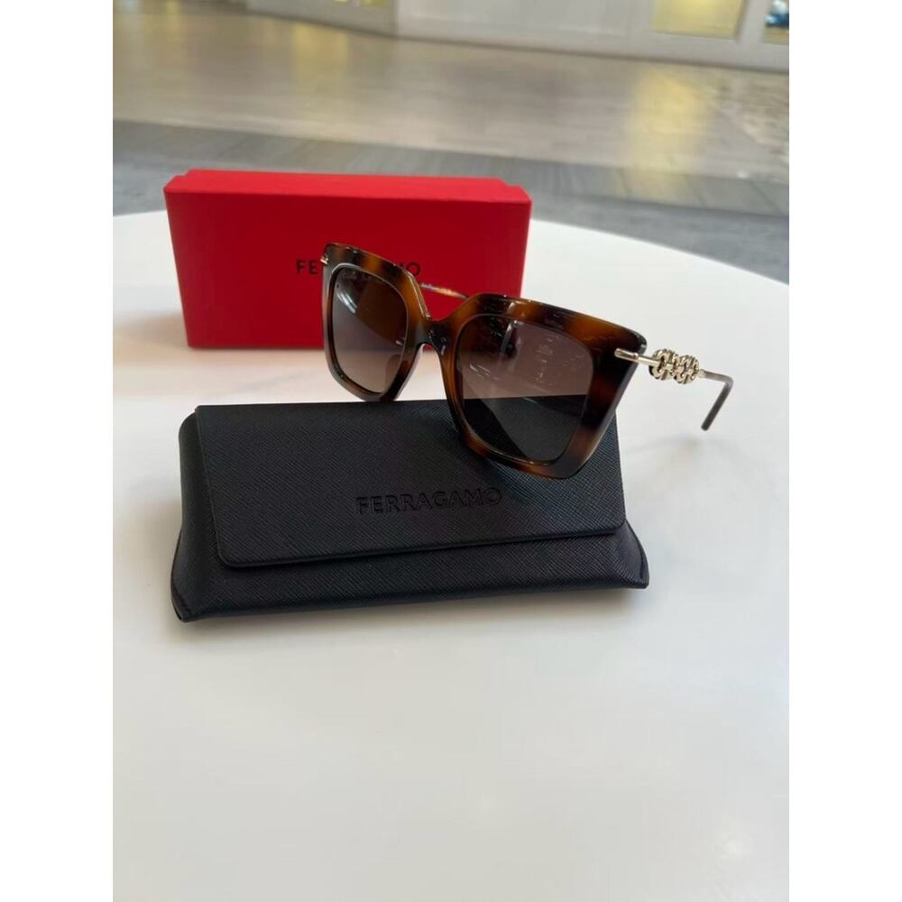 Salvatore Ferragamo Brown Tortoiseshell Oversized Square Sunglasses